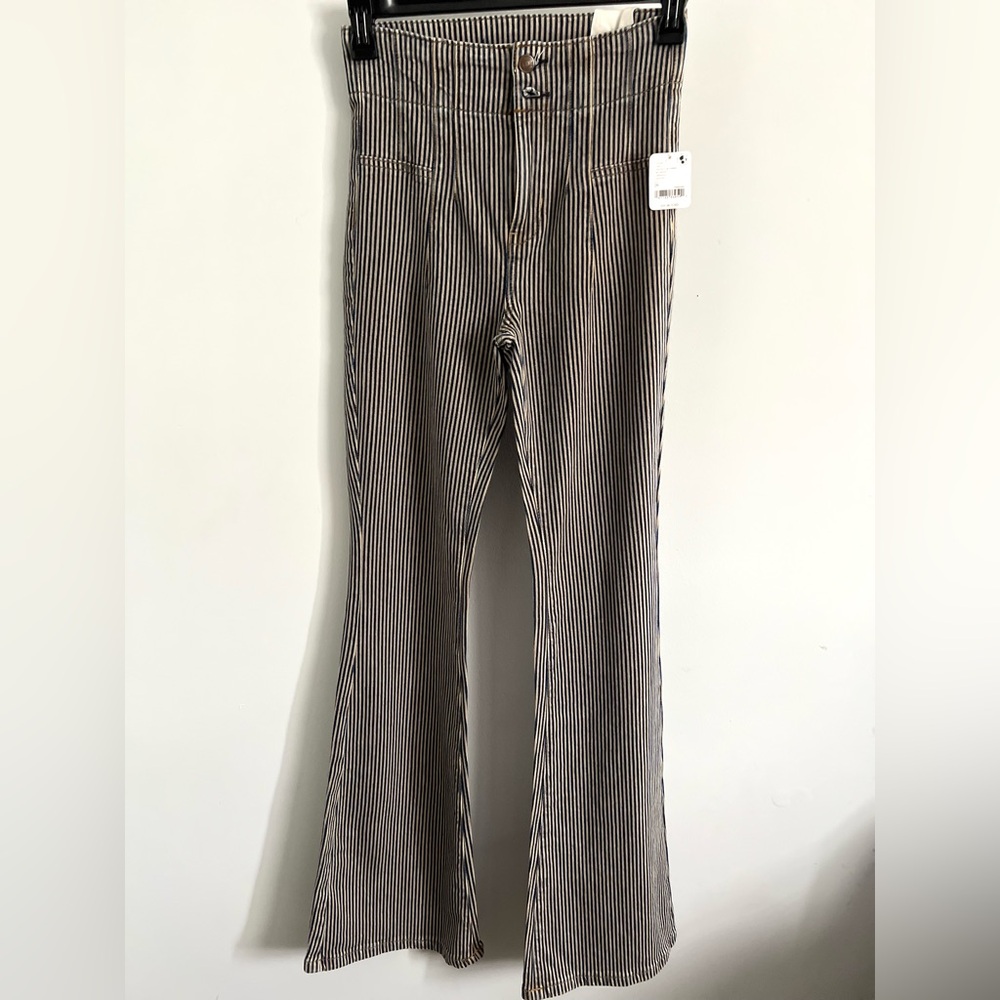 🌻🆕FREE PEOPLE We The Free Jayde Railroad Flare Jeans-Size 26 - Picture 13 of 16